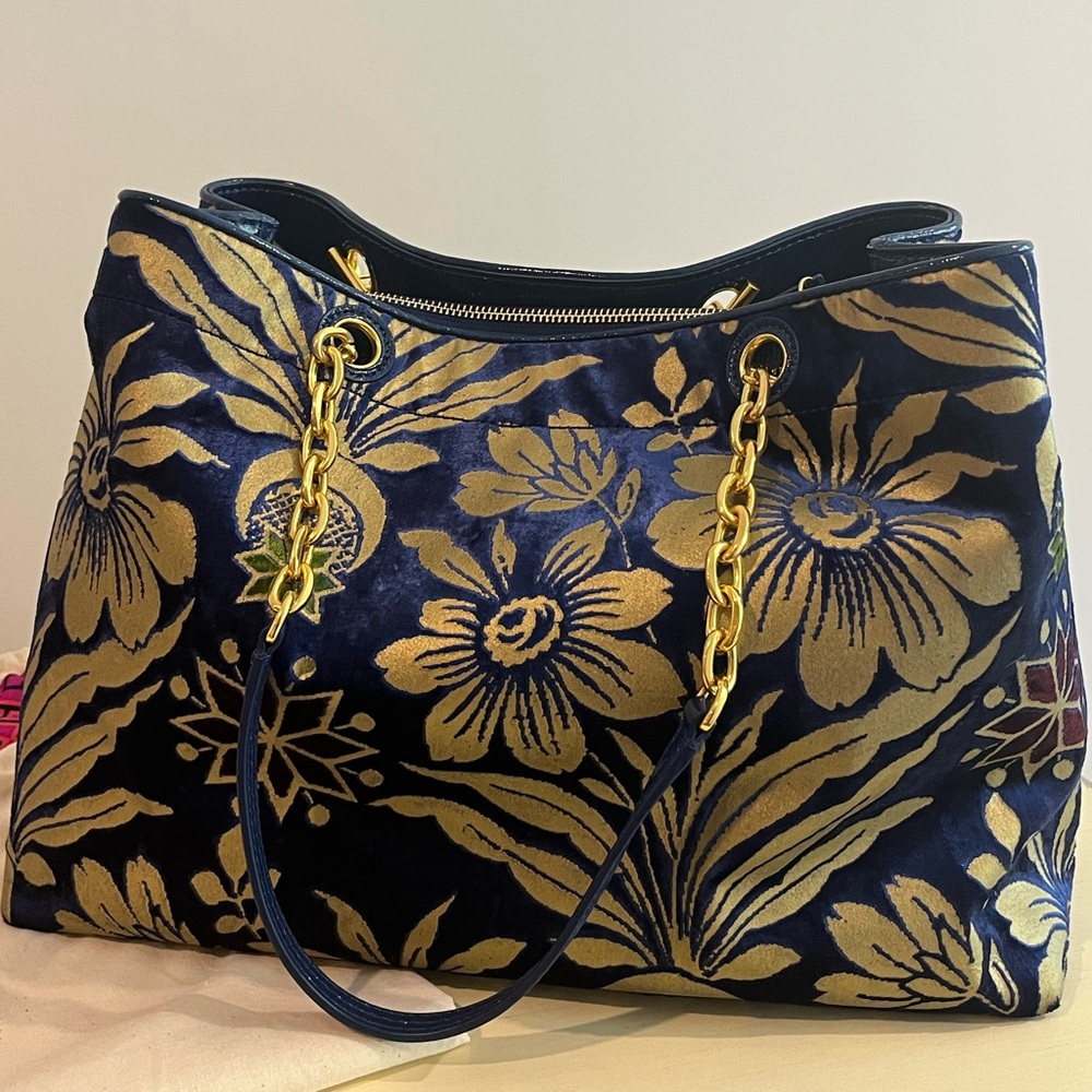 Torey Burch large tote! Such a fun bag! W/original duster!